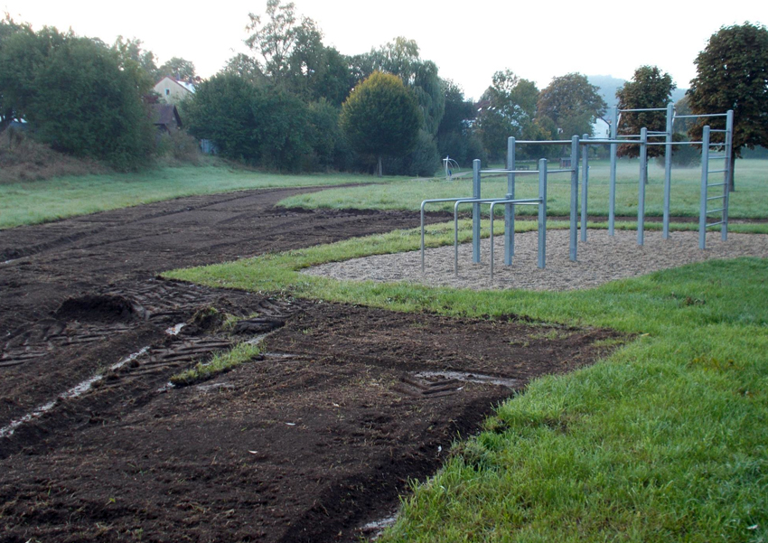 Bodenbearbeitung mit der Steinschlagfräse vor Ansaat Herbst 2022